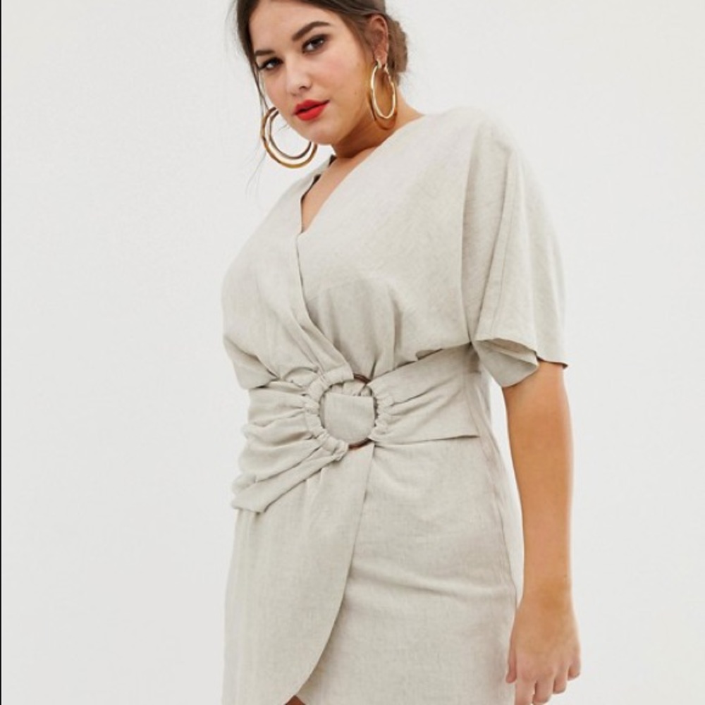Beige dress with ring